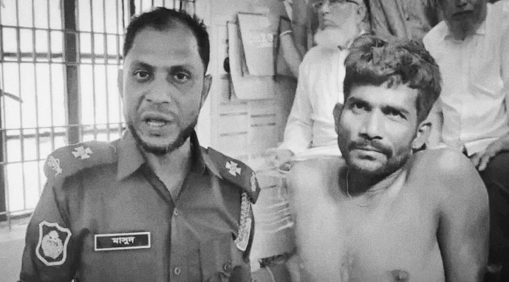 ইমো চ্যাটে গরু চোরের সাথে সম্পর্কের অভিযোগে বরখাস্ত পুলিশ কর্মকর্তা, বাঞ্ছারামপুরে উত্তেজনা