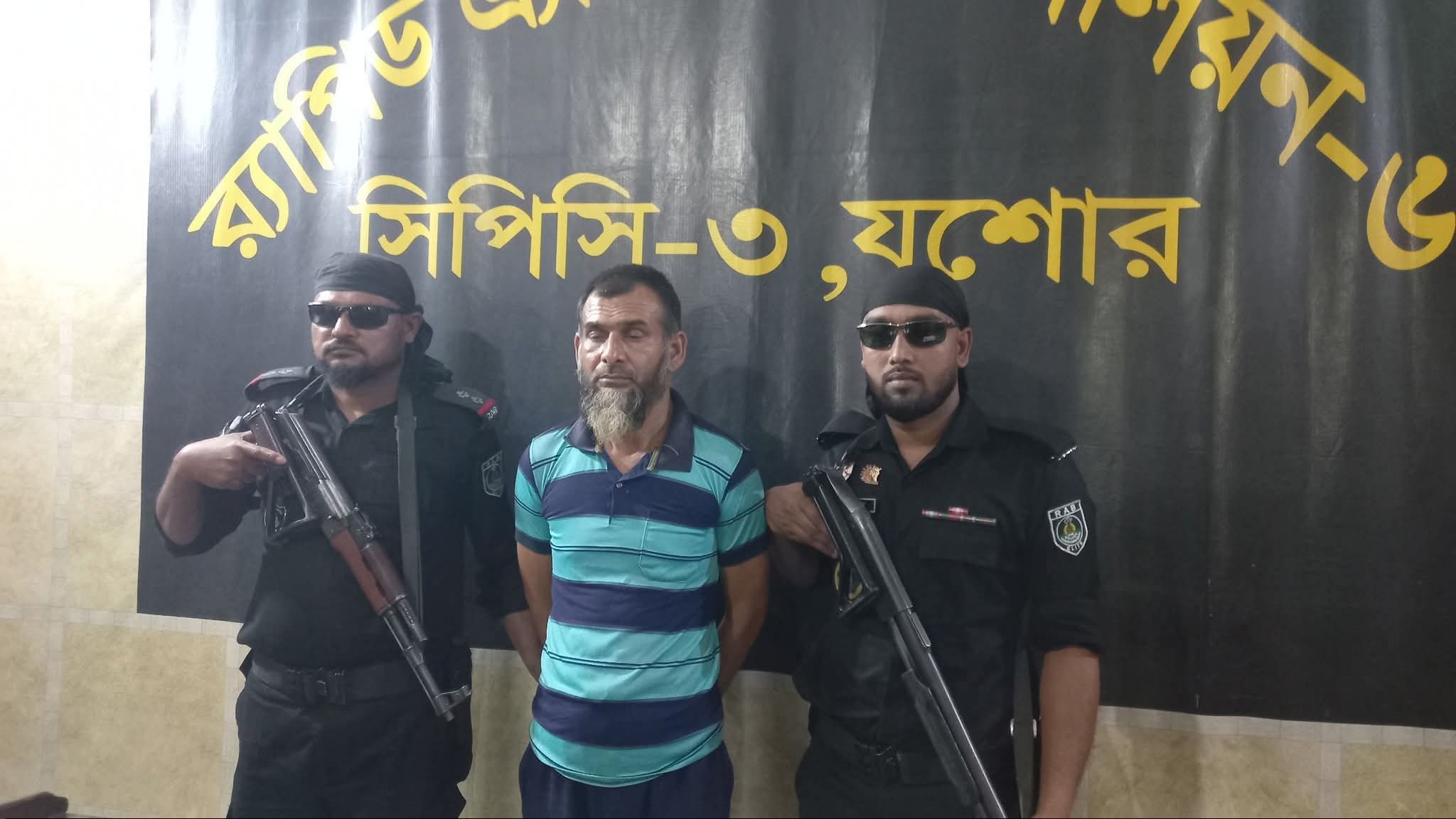 নড়াইলে ট্রাকচাপায় পাম্প ম্যানেজার কে হত্যা, ট্রাক চালককে আটক করে র‍্যাব