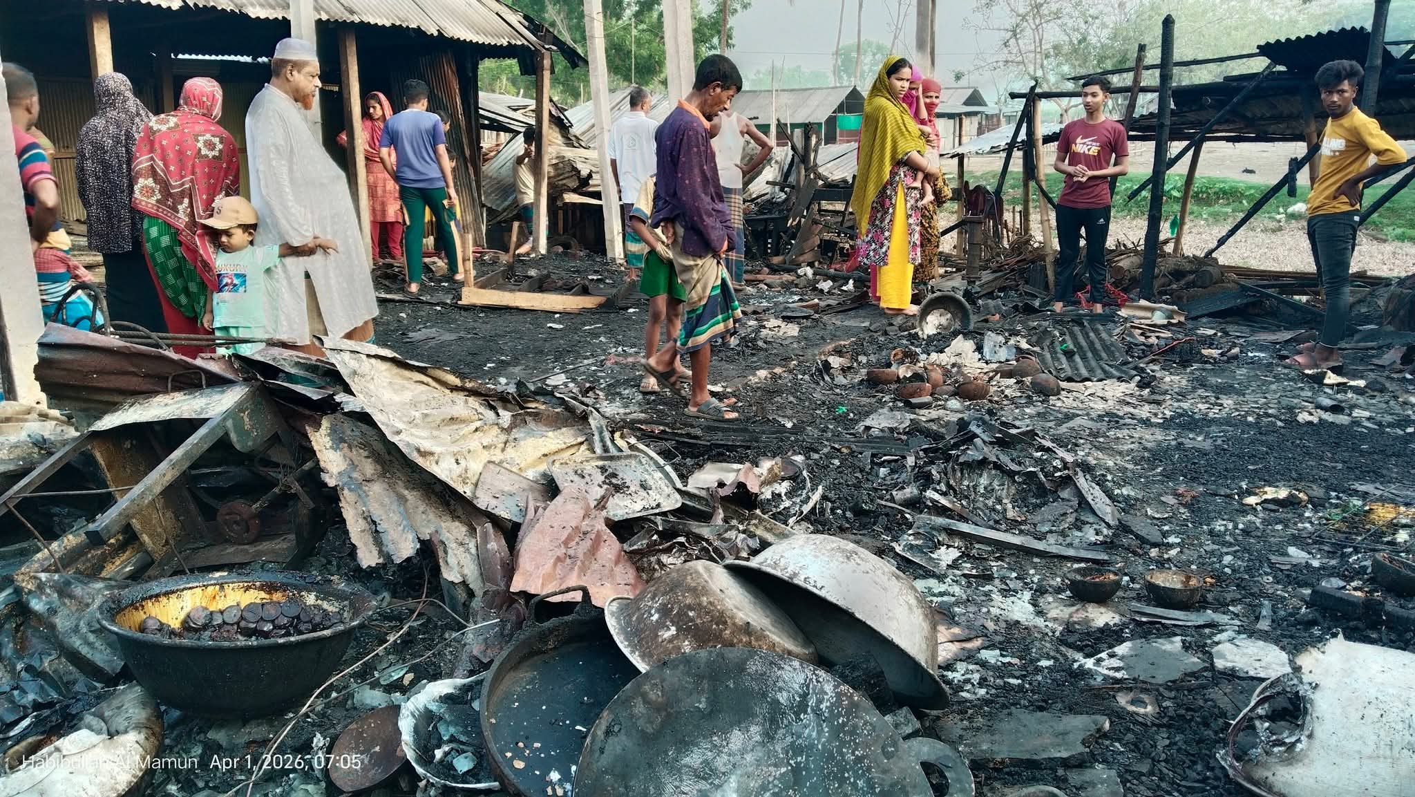নড়াইল-যশোর সীমান্তবর্তী বাজারে ভয়াবহ অগ্নিকাণ্ড: ৪ দোকান ভস্মীভূত