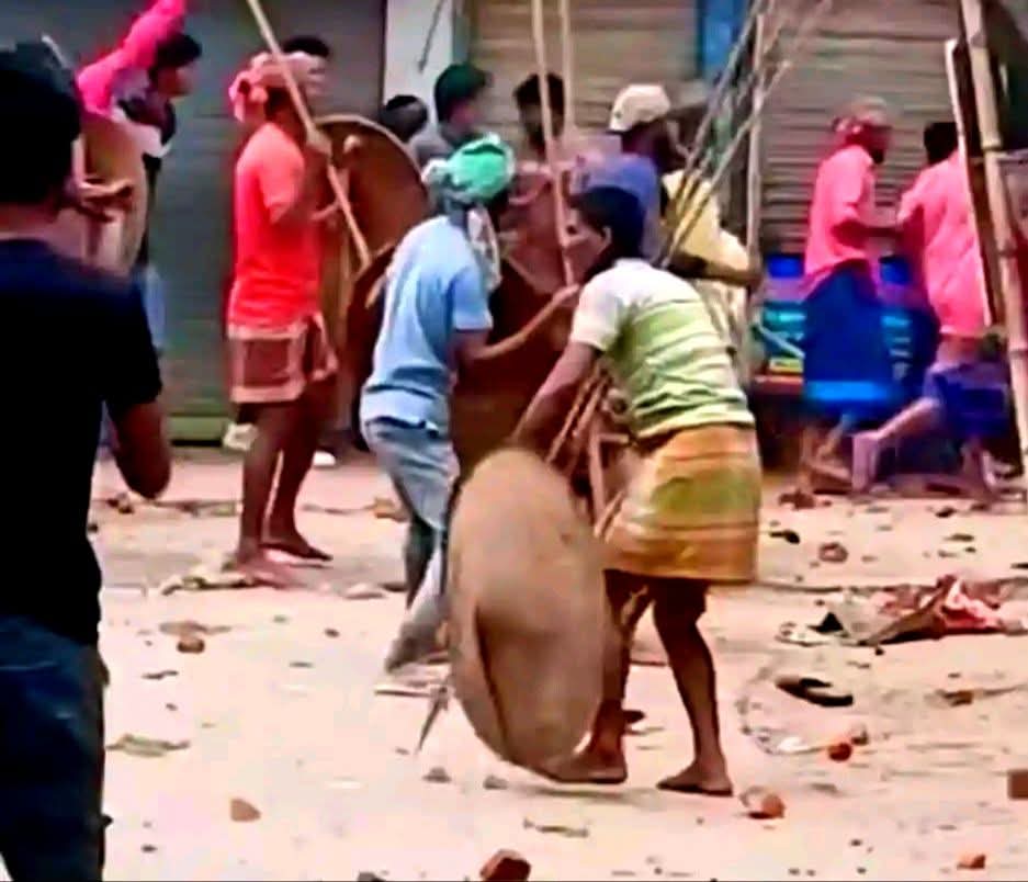 নড়াইল এর ​লোহাগাড়া উপজেলায় ফ্রি ফায়ার খেলা নিয়ে রক্তক্ষয়ী সংঘর্ষ: আহত ৩০, আশঙ্কাজনক ৩