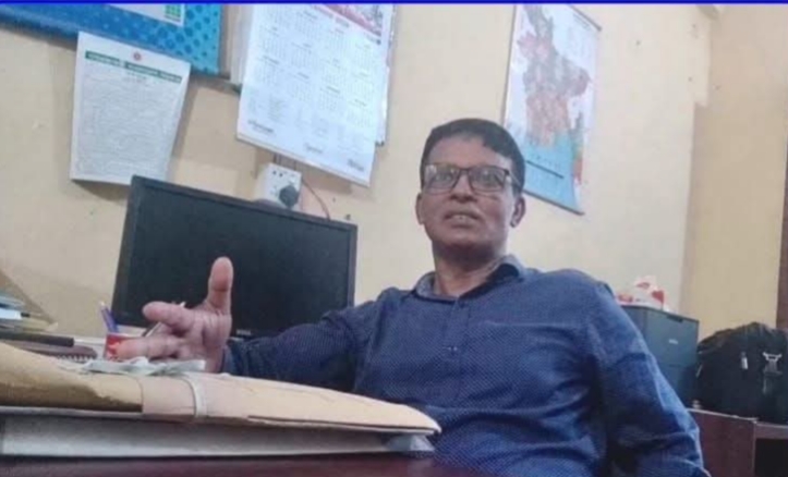 লোহাগড়ায় জেলেদের সরকারি অনুদানের ৬০টি গরু বিপর্যস্ত, সাংবাদিকদের প্রশ্নের জবাব দিতে অস্বীকৃতি মৎস্য কর্মকর্তার।