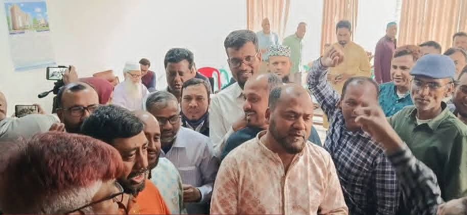 পদোন্নতির দাবীতে উত্তাল দিনাজপুর শিক্ষাবোর্ড