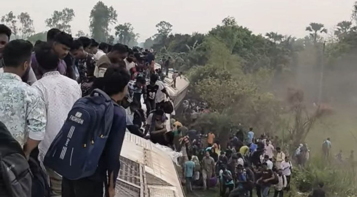 নীলসাগর এক্সপ্রেস লাইনচ্যুত: বন্ধ উত্তরবঙ্গ-ঢাকা রেল যোগাযোগ