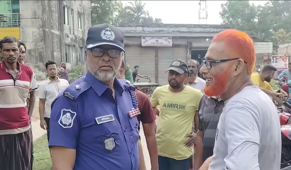 পাইকগাছায় পুলিশের তত্বাবধানে ১৪০ টাকা দরে অকটেন বিক্রি