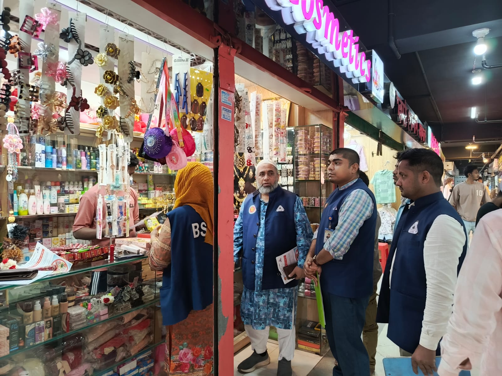 ঈদ কে সামনে রেখে নরসিংদীতে বিএসটিআই এর প্রসাধনী পণ্যের সার্ভিলেন্স অভিযান