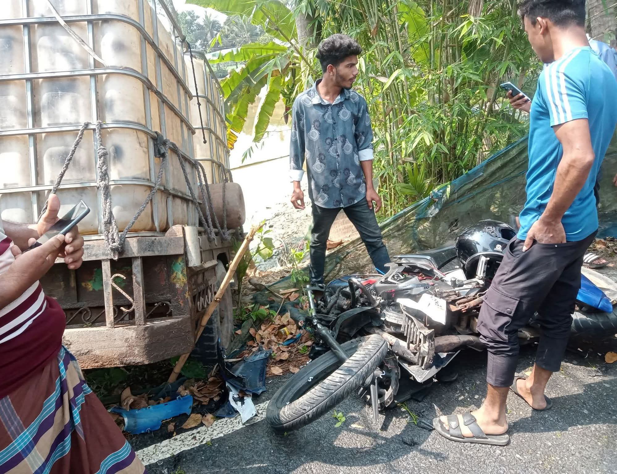 কোটালীপাড়ায় মোটরসাইকেল-নসিমন সংঘর্ষ: কলেজছাত্র নিহত, আহত ২