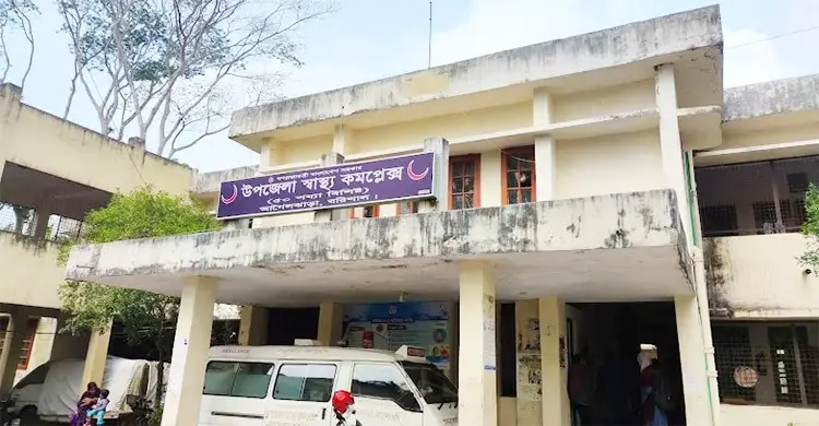 ছেলের হামলায় বাবা হাসপাতালে, পরকীয়ার অভিযোগে উত্তেজনা