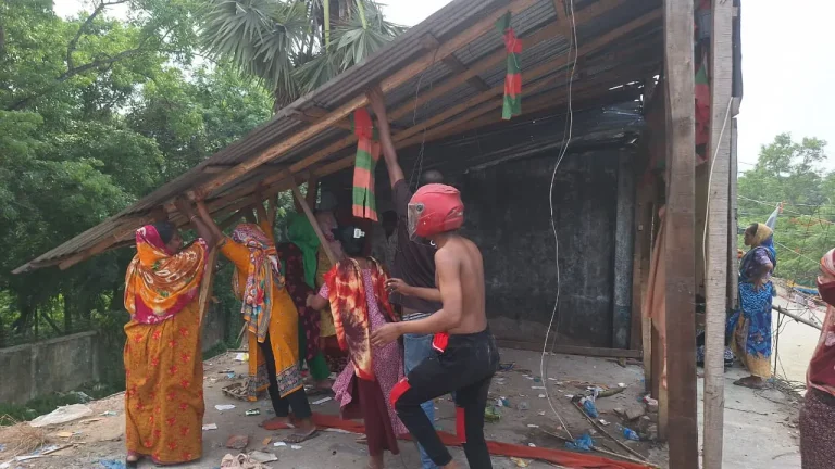 বরিশালে বহিষ্কৃত নেতার ‘টর্চার সেল’ ভাঙচুর: প্রতিবাদী জনতার ক্ষোভের ঝড়