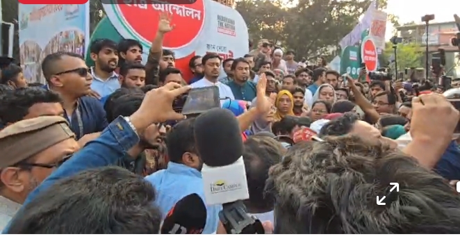 গুলিবিদ্ধ ইনকিলাব মঞ্চের জাবেরকে ঘিরে বিক্ষোভ মিছিল, রাজপথে নাসীরুদ্দীন পাটওয়ারী