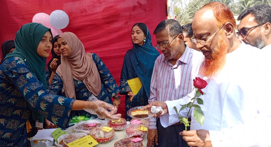 ‎বসন্তকে বরণ, ঐতিহ্যকে ধারণ-ফরিদগঞ্জ সরকারি ডিগ্রি কলেজে বসন্ত বরন ও পিঠা উৎসব