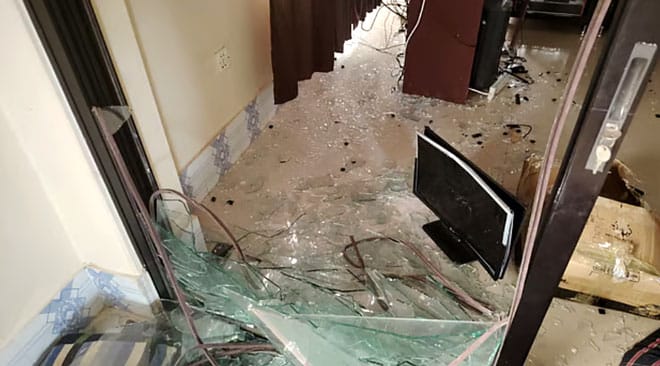 তানোরে এক ব্যবসা প্রতিষ্ঠানে  হামলা করে  সন্ত্রাসীরা