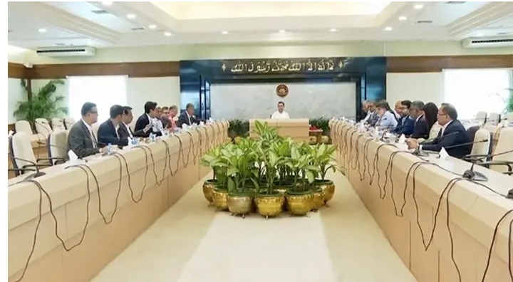 প্রধানমন্ত্রীর সঙ্গে শীর্ষ ব্যবসায়ীদের বৈঠক: জ্বালানি সংকট ও গুরুত্বপূর্ণ ইস্যুতে আলোচনা অনুষ্ঠিত