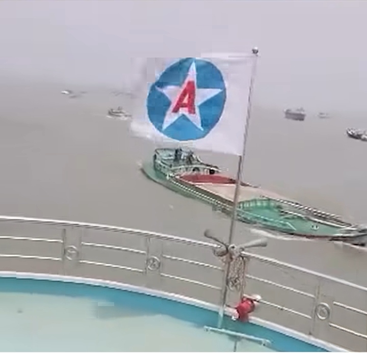 চরমোনাই মাহফিল শেষে ফেরার পথে লঞ্চের ধাক্কায় বাল্কহেড ডুবি