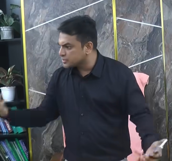 সাব-রেজিস্ট্রারের ক্ষমতার দাপট নাকি  শতকোটি টাকার গরম:-সাবেক ছাত্রলীগ নেতা