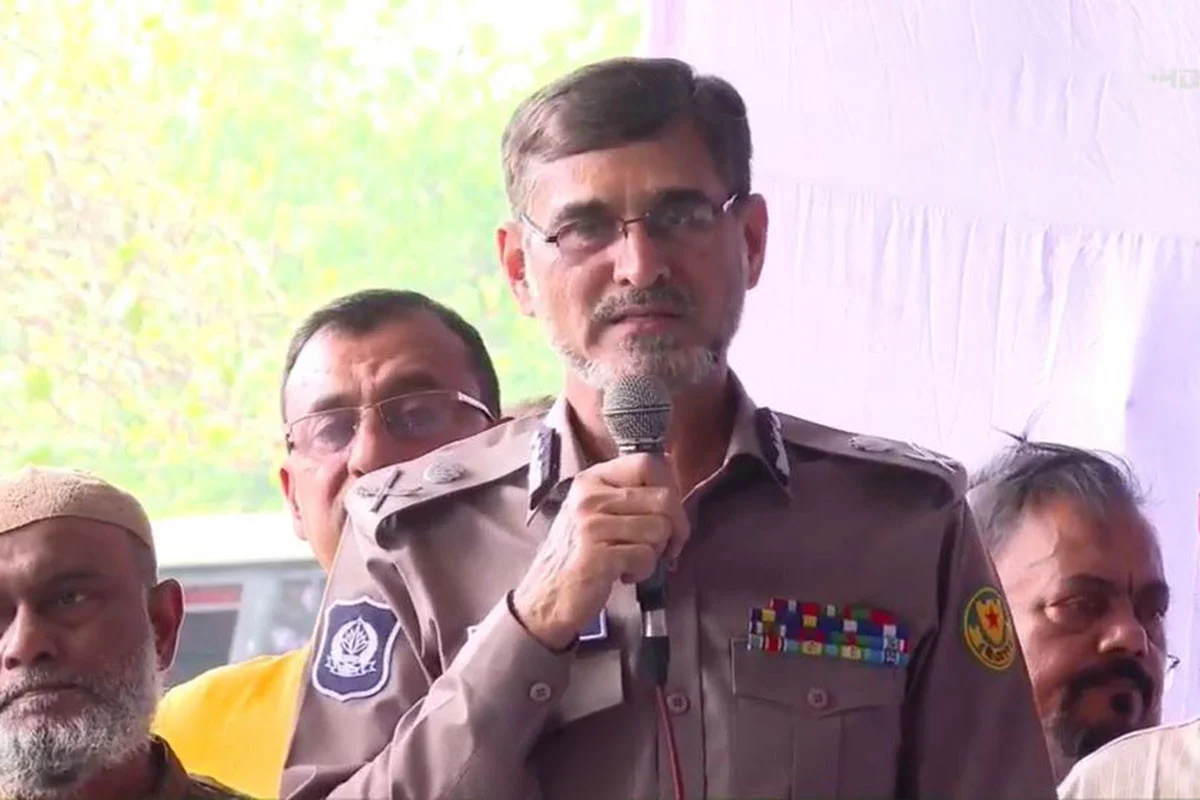 ঈদযাত্রা উপলক্ষে অস্বাস্থ্যকর বাসের বিরুদ্ধে মোবাইল কোর্টের অভিযান শুরু