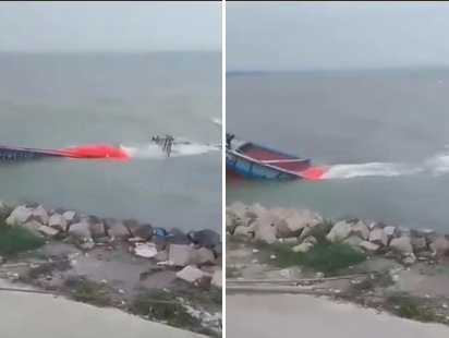 পদ্মায় ঝোড়ো হাওয়ার কবলে পড়ে ৩ ট্রলার ডুবি; সাড়ে ৬ হাজার বস্তা সিমেন্ট নিখোঁজ