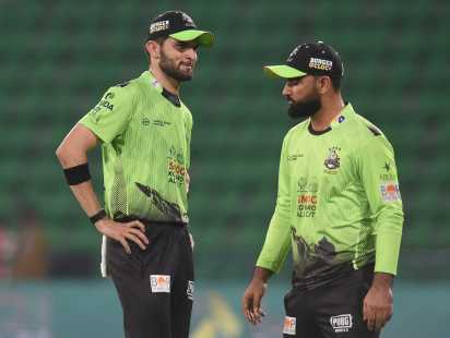 বল টেম্পারিংয়ের দায়ে ২ ম্যাচ নিষিদ্ধ  রাজনীতিবিদের সমালোচনায় নাসিমের রেকর্ড জরিমানা