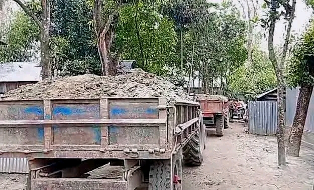 দেওয়ানগঞ্জে অবৈধ বালু উত্তোলনের ফলে নদীভাঙন তীব্র, বসতভিটা ও আবাদি জমির উপর হুমকি