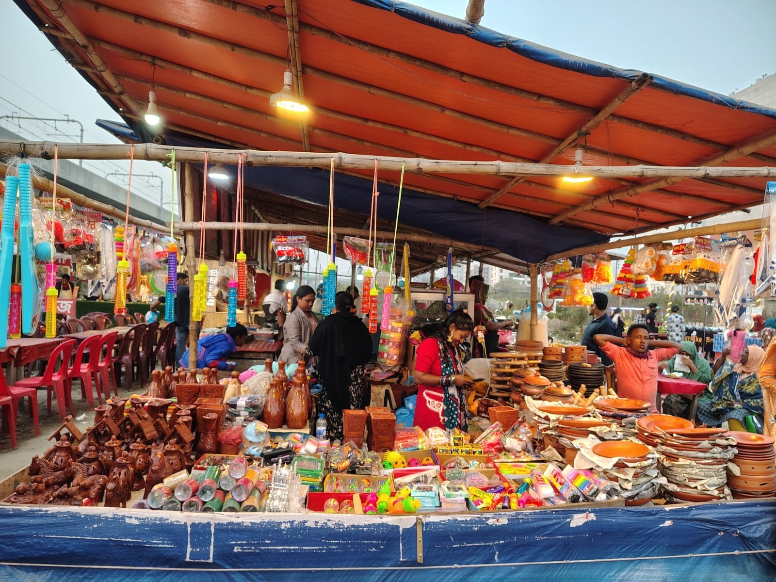 মেট্রোর ছোঁয়ায় বদলে যাওয়া দিয়াবাড়ির ‘বউ বাজার’: গ্রামীণ হাট ও নাগরিক বিনোদনের মেলবন্ধন