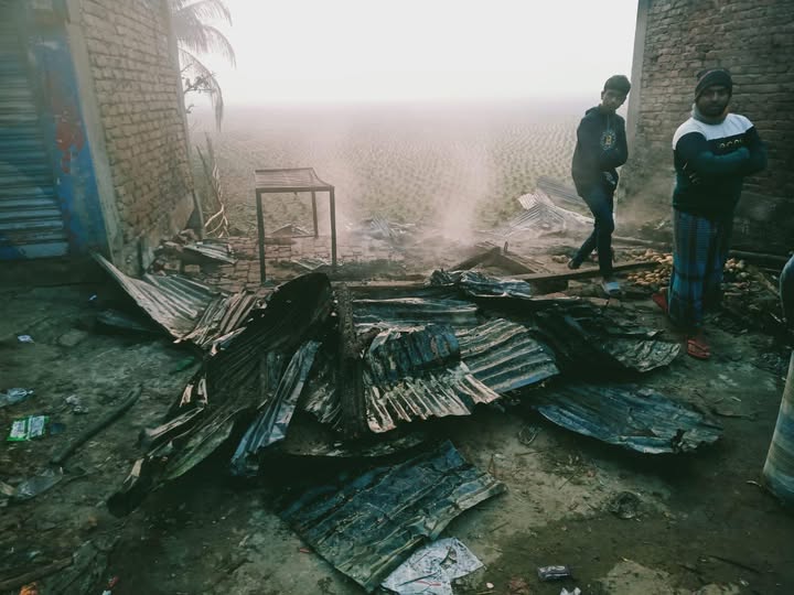 ঝালকাঠি-১ এ সাতুরিয়া ইউনিয়নের আমতলা বাজারে জামায়াতের অফিসে অগ্নিসংযোগ