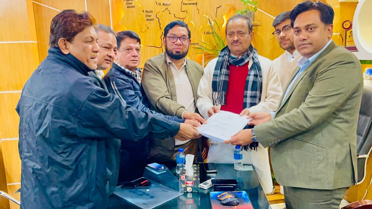 লক্ষ্মীপুর-২ আসনে ধানের শীষের মনোনীত   প্রার্থী আবুল খায়ের ভূঁইয়া মনোনয়ন পত্র জমা দিয়েছেন।