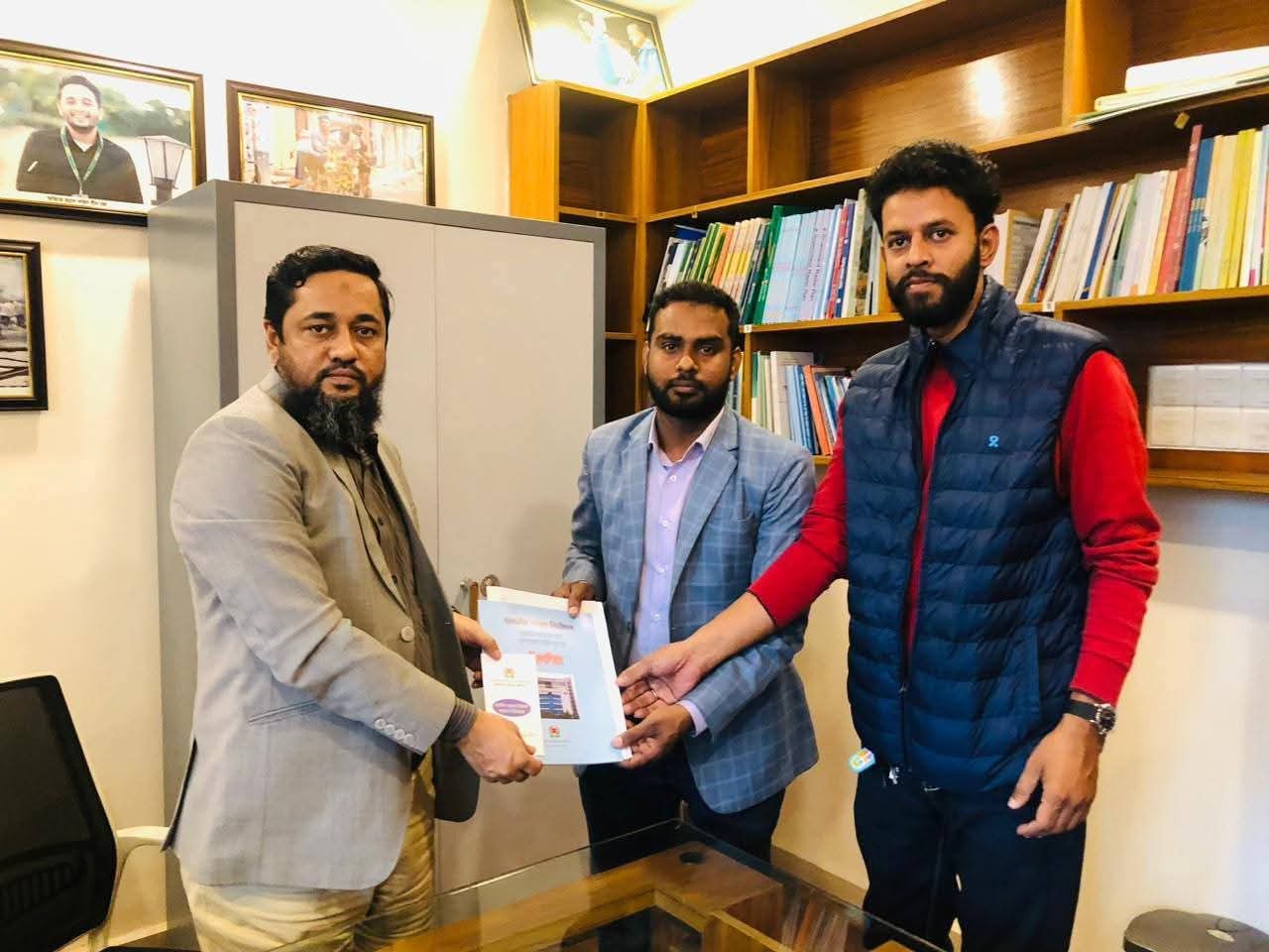 বাংলাদেশ লেবার পার্টির ঢাকা-৫ আসনের প্রার্থী গোলাম আজমের মনোনয়ন দাখিল