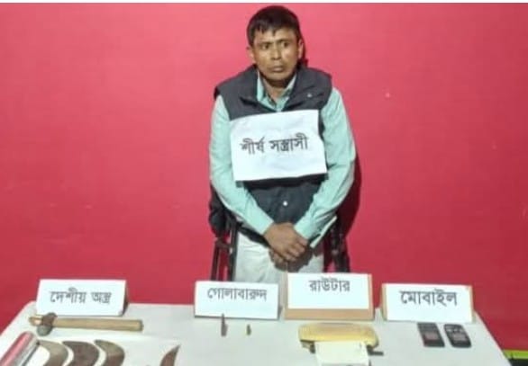 লক্ষ্মীপুরে অস্ত্রসহ শীর্ষ সন্ত্রাসী বেলজিয়াম ডাকাত  গ্রেপ্তার