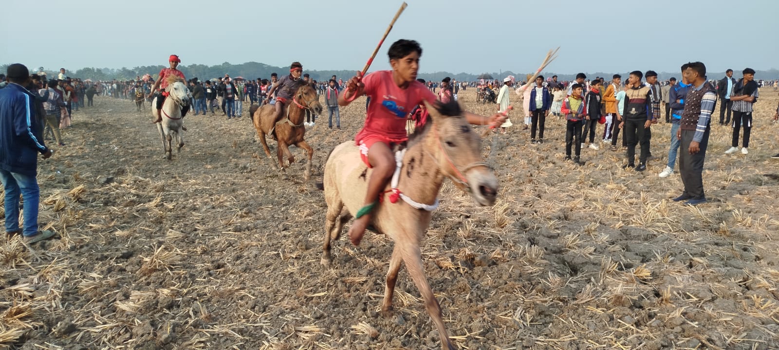 মহম্মদপুরে শতবর্ষী ও ঐতিহাসিক ঘোড়দৌড় প্রতিযোগিতা ও গ্রামীণ মেলা অনুষ্ঠিত