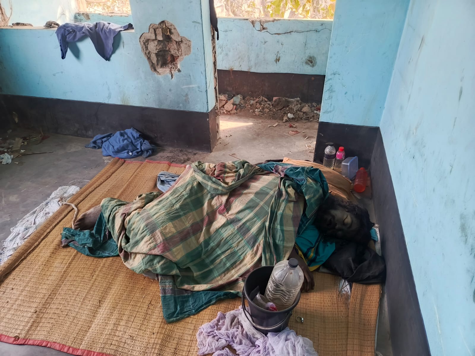 চুয়াডাঙ্গায় পরিত্যক্ত ভবন থেকে অর্ধগলিত মরদেহ উদ্ধার