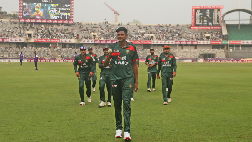 রাওয়ালপিন্ডির পুনরাবৃত্তি মিরপুরে; নাহিদ রানার বিধ্বংসী স্পেলে তছনছ পাকিস্তান