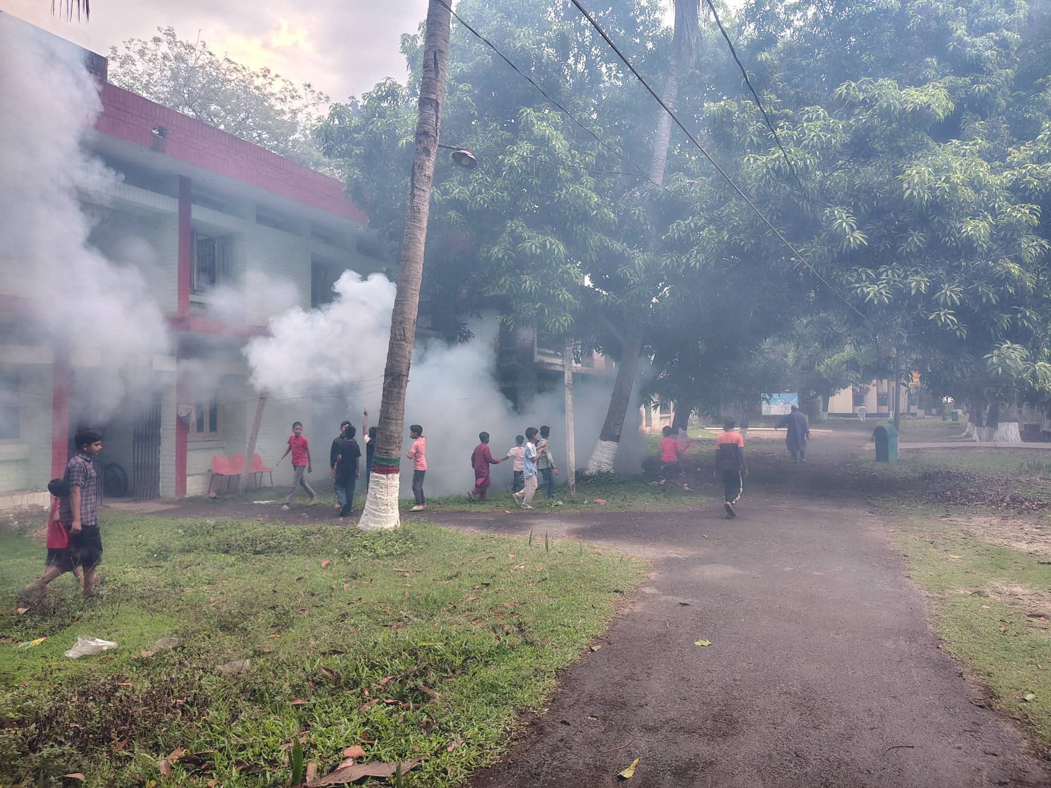 সিংড়ায় পরিষ্কার-পরিচ্ছন্নতা ও মশক নিধন অভিযান পরিচালিত