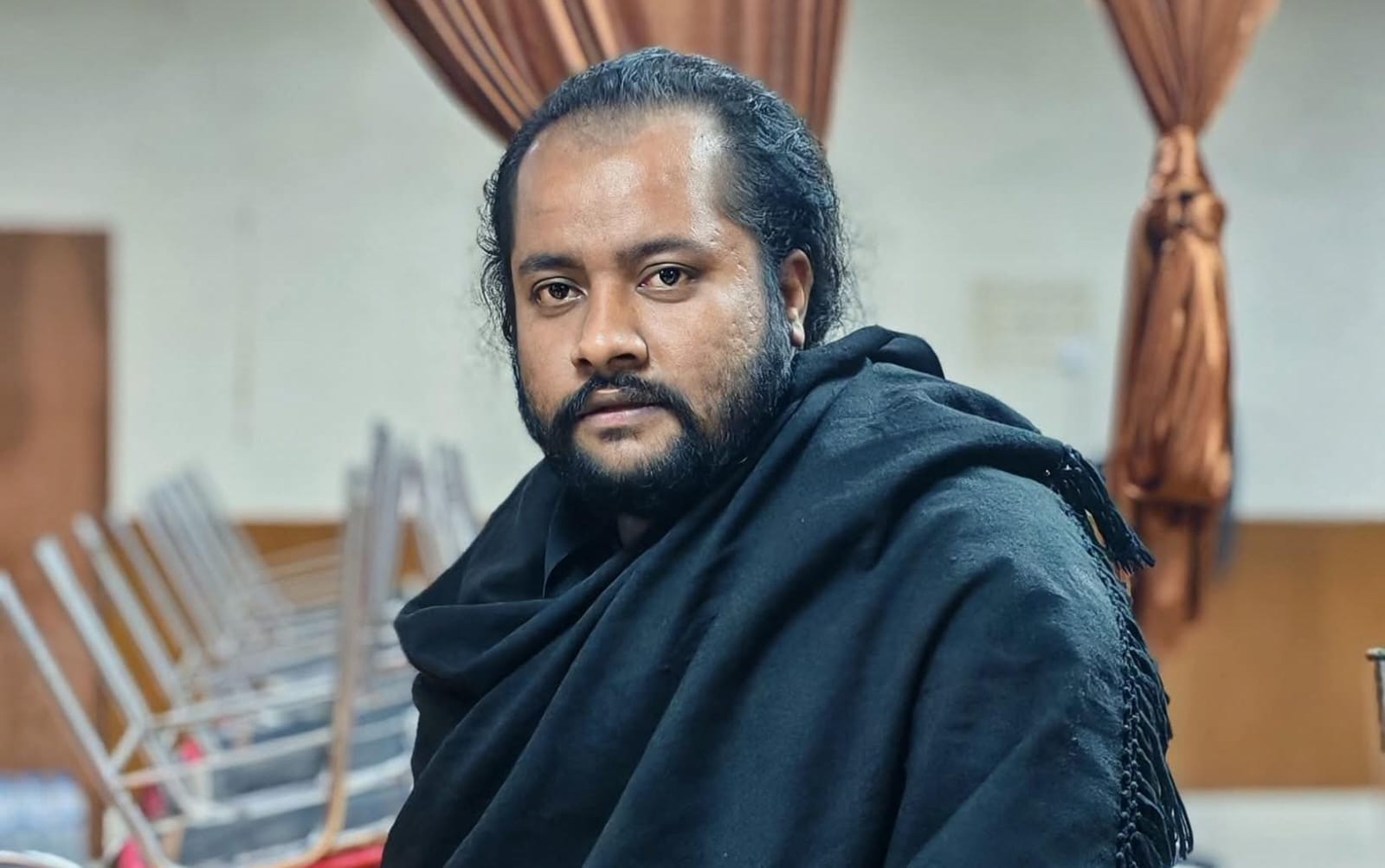 শিবিরের ইফতার মঞ্চে ব্যাঙ্গাত্বক গান, সমালোচনায় জকসুর সংস্কৃতি সম্পাদক তাকরিম