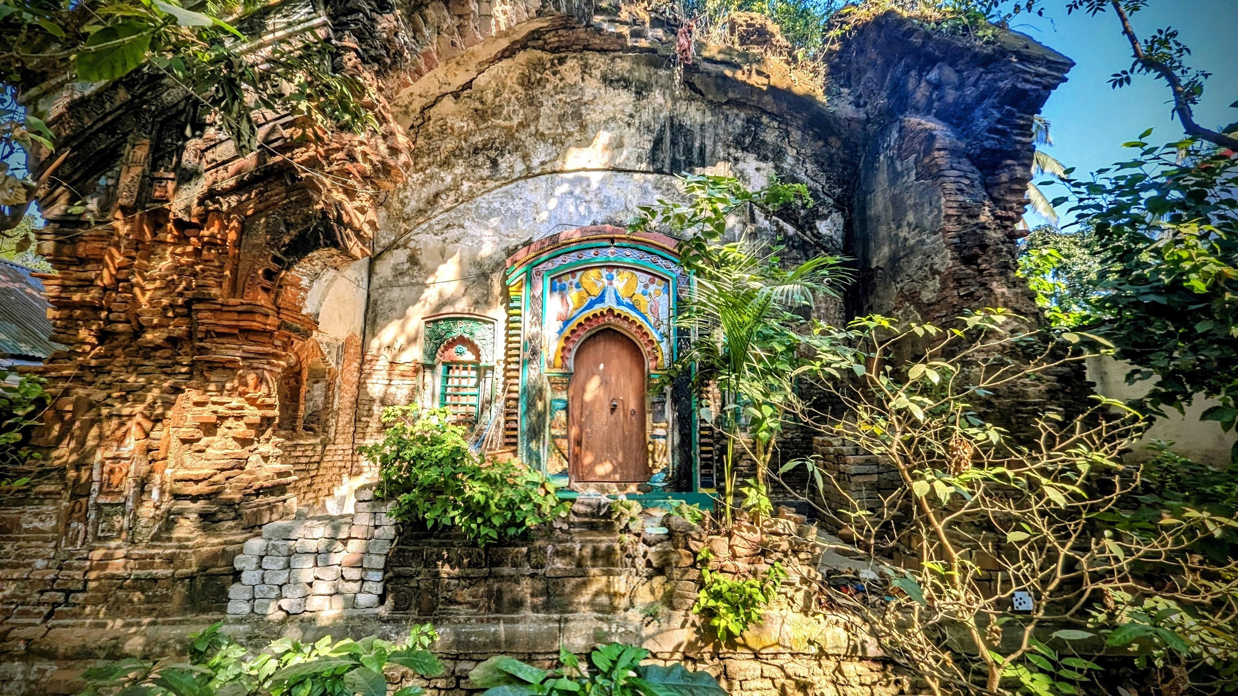 কালের গর্ভে হারাতে বসা মধ্যযুগীয় উপাখ্যান : মহেশ্বরপাশা জোড় বাংলা মন্দির