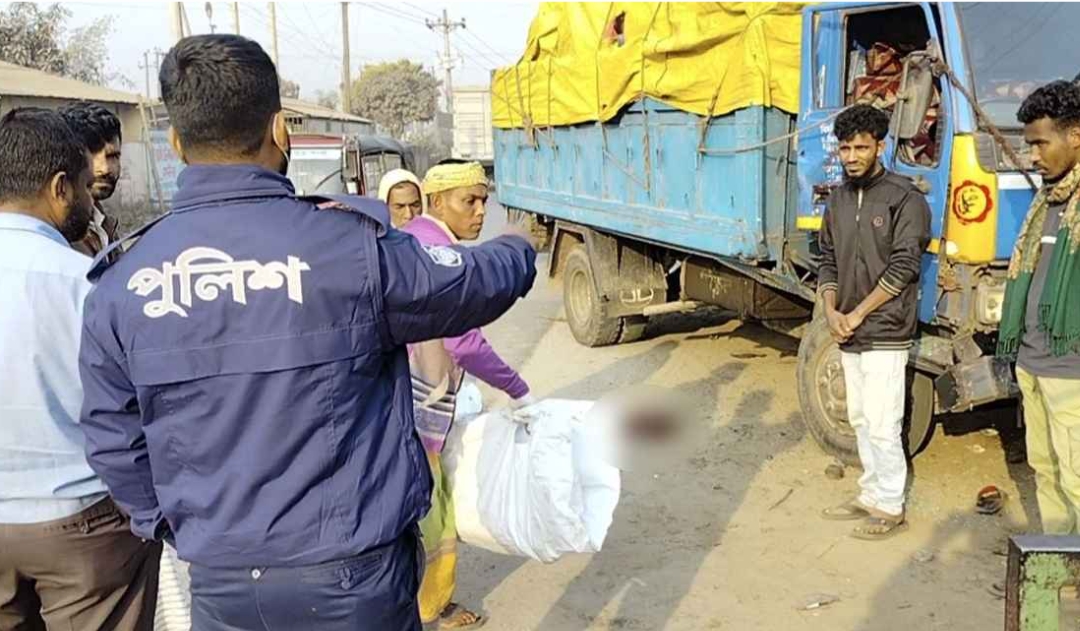 প্রান আরএফএল এর ভাড়ায় চালিত কাভার্ড ভ্যানের ধাক্কায় ট্রাক হেলপার নিহত