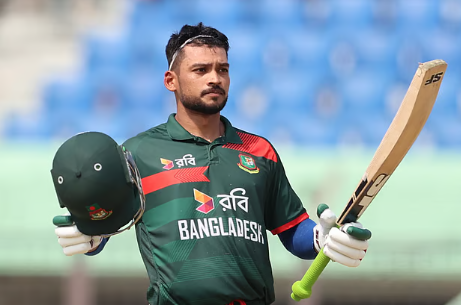 নাজমুলের বিধ্বংসী সেঞ্চুরিতে বাংলাদেশ পৌঁছেছে বড় সংগ্রহের পথে