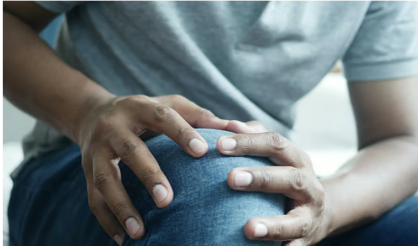 কাঁধ ও হাঁটুর ব্যথা: অবহেলার কারণে বড় বিপদের আশঙ্কা কেন