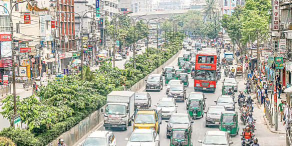 ঢাকার রাজপথে বাসের আকাল, দাপট বাড়ছে ছোট যানবাহনের