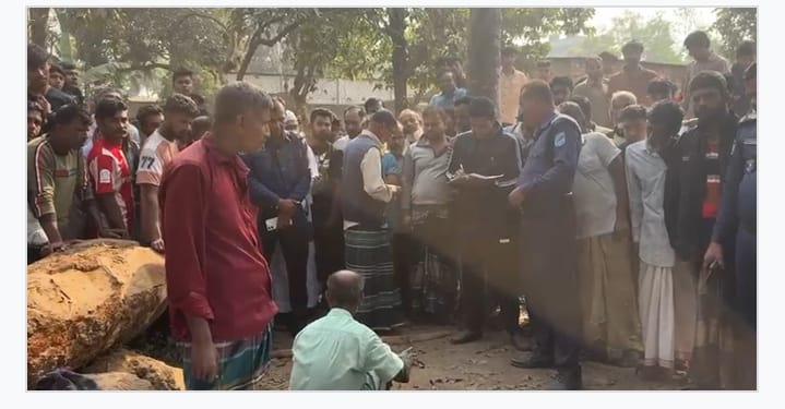 নরসিংদীর রায়পুরায় শীর্ষ সন্ত্রাসী অপুকে কুপিয়ে হত্যা।