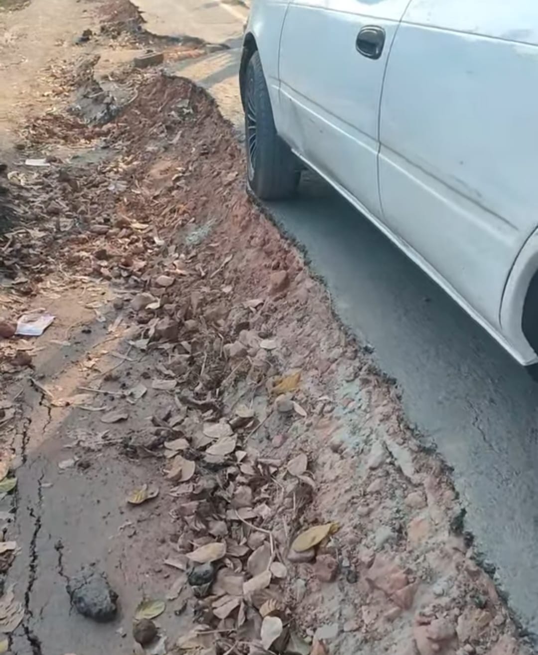 দুর্ভোগের আরেক নাম কলাবাড়ি রাস্তা, যেন সাক্ষাৎ মরণফাঁদ!