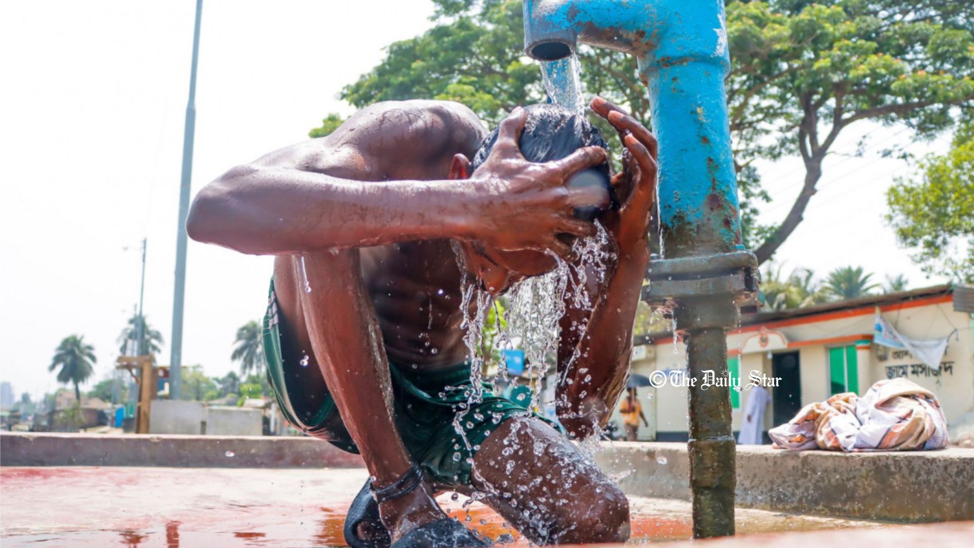 আগুনের হলকা চারদিকে! তীব্র গরমে সুস্থ থাকতে মেনে চলুন এই জরুরি পরামর্শগুলো