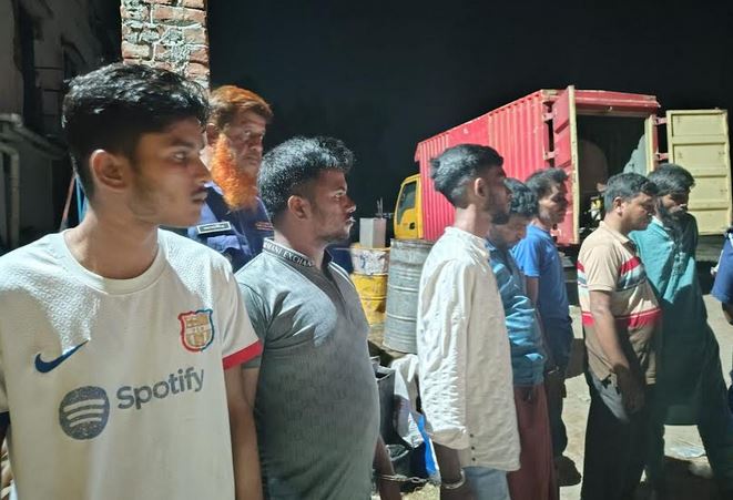 নীলফামারীতে জ্বালানি তেল জব্দ