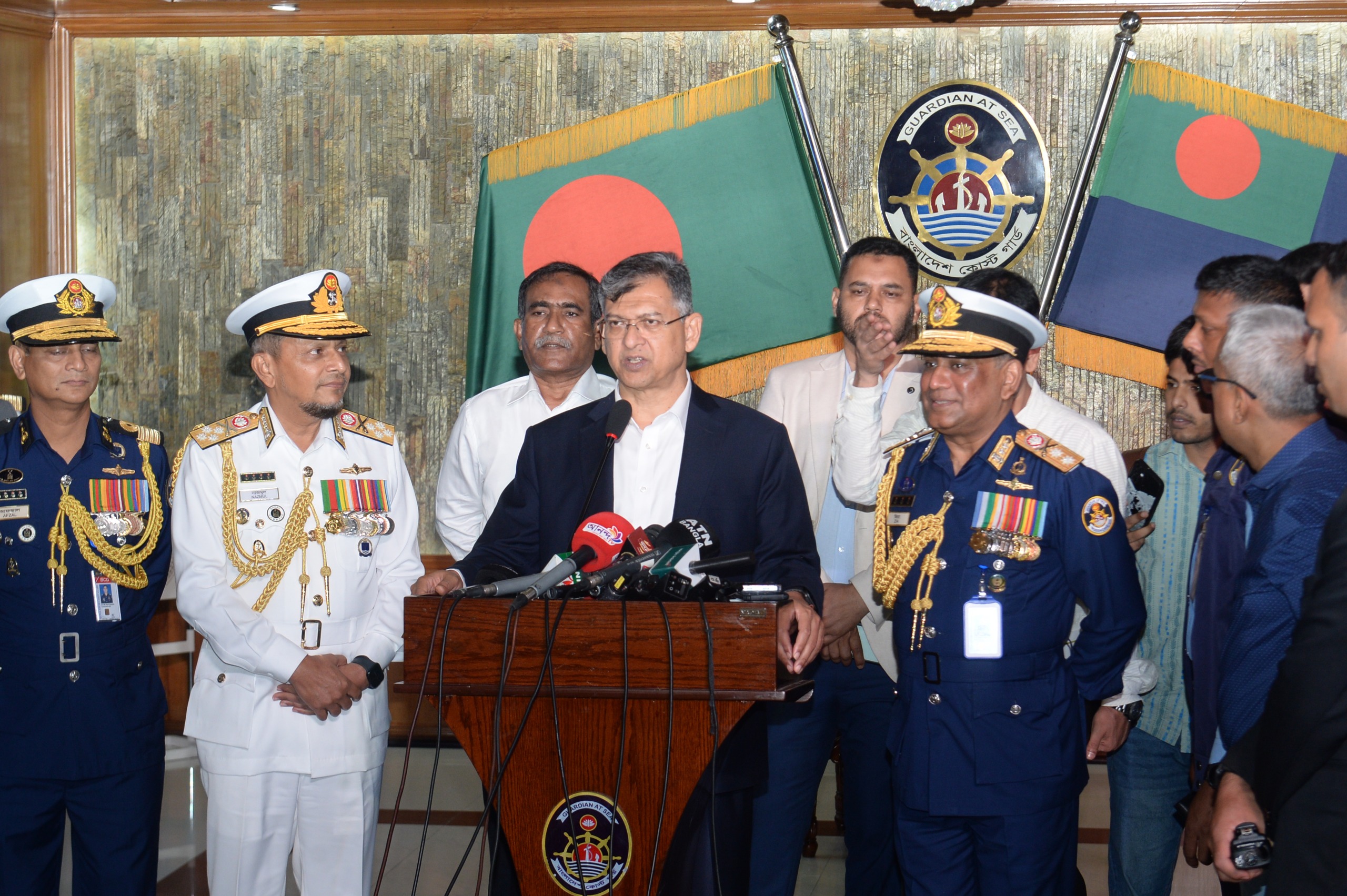 বর্তমানে বাংলাদেশে জঙ্গিবাদের কোনো অস্তিত্ব নেই : সালাহউদ্দিন আহমদ