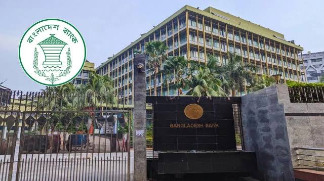 গভর্নরের বিরুদ্ধে সংবাদ সম্মেলন: বাংলাদেশ ব্যাংকের তিন কর্মকর্তাকে শোকজ