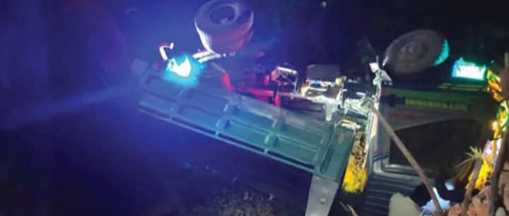 ড্রামট্রাক-মোটরসাইকেল সংঘর্ষে প্রাণ গেল বাবার, মৃত্যুর সাথে লড়ছে সন্তান